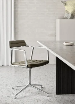 452 Swivel Chair, curly edition fra<Vipp Outlet