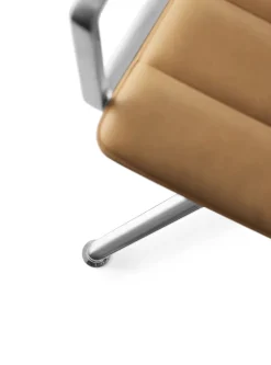 452 Swivel Chair, curly edition fra<Vipp Outlet