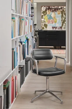 453 Swivel Chair, Light Grey, Special Edition fra<Vipp Online