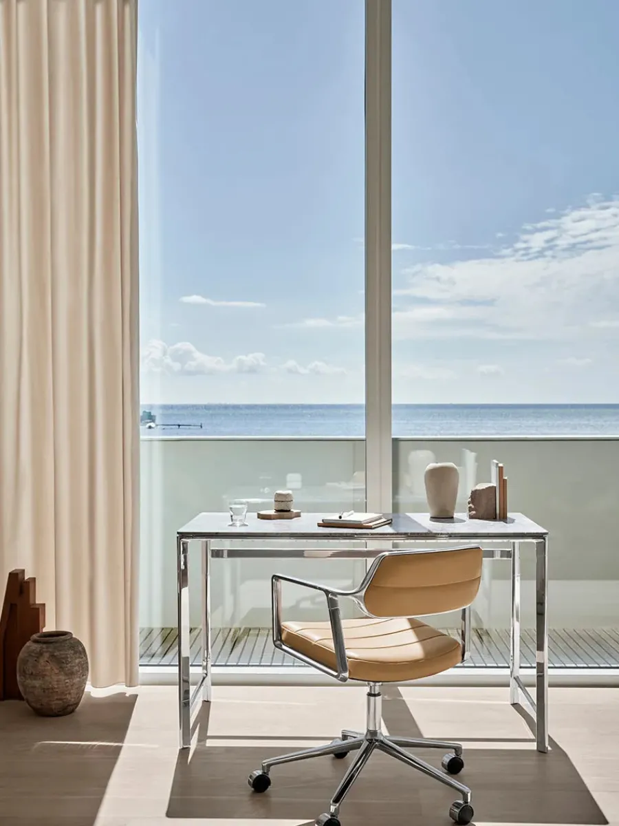 453 Swivel+ Chair m/hjul, bosco grøn læder fra<Vipp New