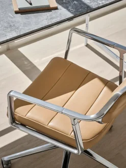 453 Swivel+ Chair m/hjul, dark sand tekstil fra<Vipp New