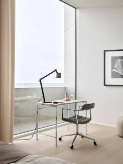 452 Swivel Chair m/hjul, sort læder fra<Vipp Best