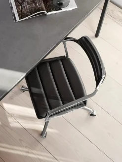 452 Swivel Chair m/hjul, sort læder fra<Vipp Best