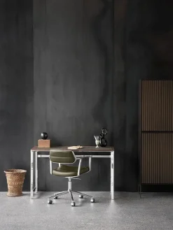 453 Swivel+ Chair m/sort stel & hjul, sort læder fra<Vipp New