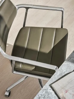 453 Swivel+ Chair, sort læder fra<Vipp Discount