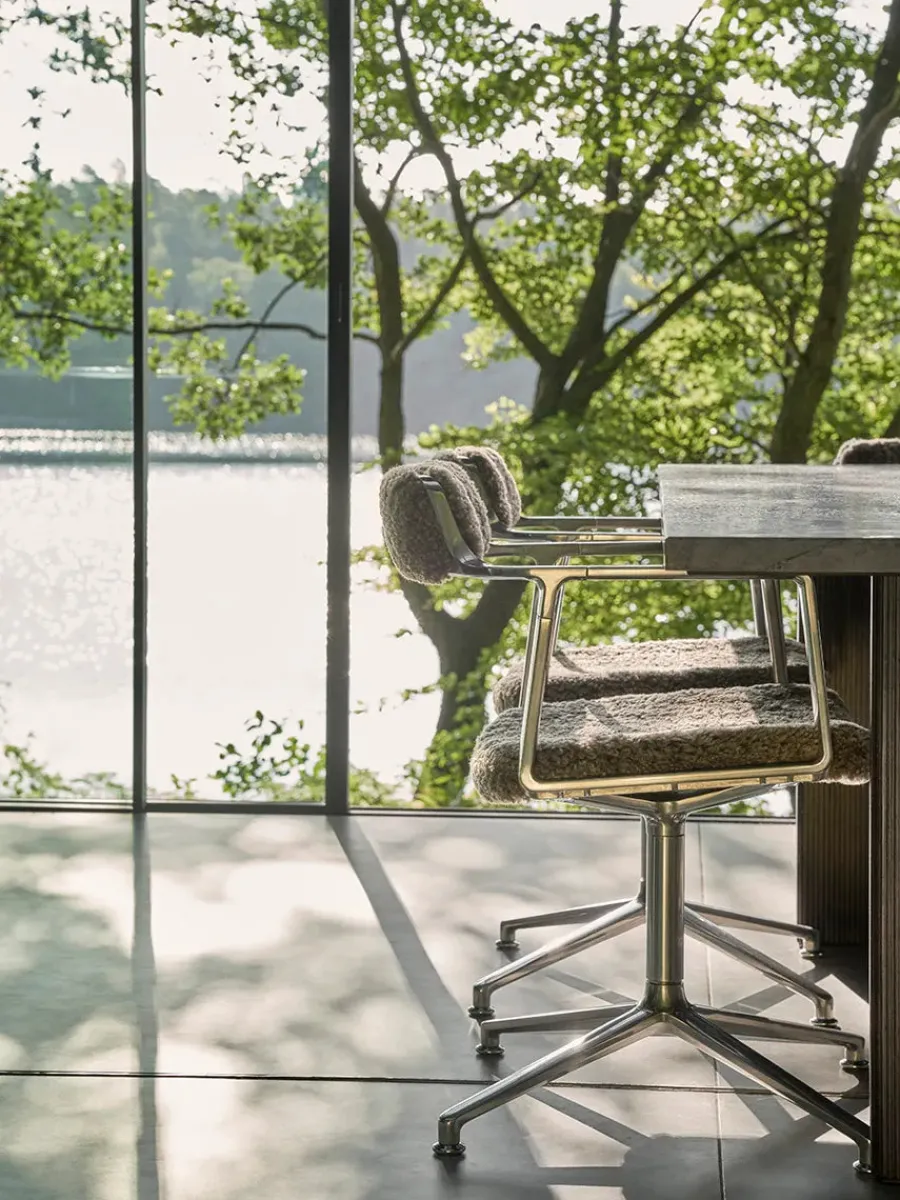 452 Swivel Chair, sort læder fra<Vipp Clearance