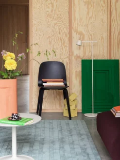 Visu Chair, wood base fra<Muuto