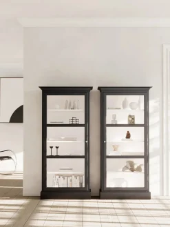 Vitrineskab Classic V3, sort fra<Lindebjerg Design Clearance