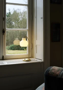 VL Ringkrone Bordlampe fra<Louis Poulsen New