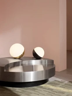 VL Studio bord/gulv fra<Louis Poulsen New