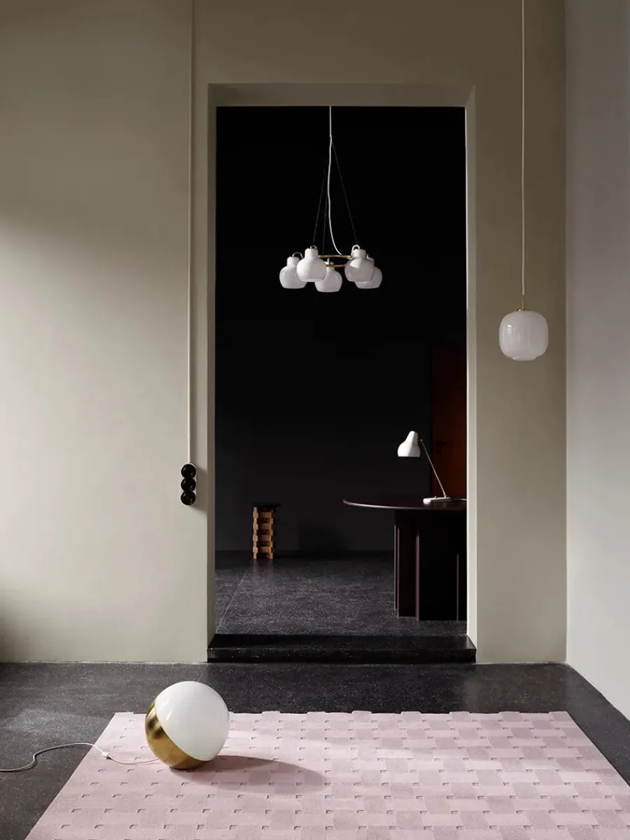 VL Studio bord/gulv fra<Louis Poulsen New