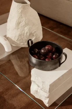 Vulca Medium vase, Off-white Stone fra<Ferm Living Hot