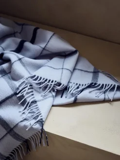 Warp & Weft Plaid, concrete/midnight fra<Silkeborg Uldspinderi