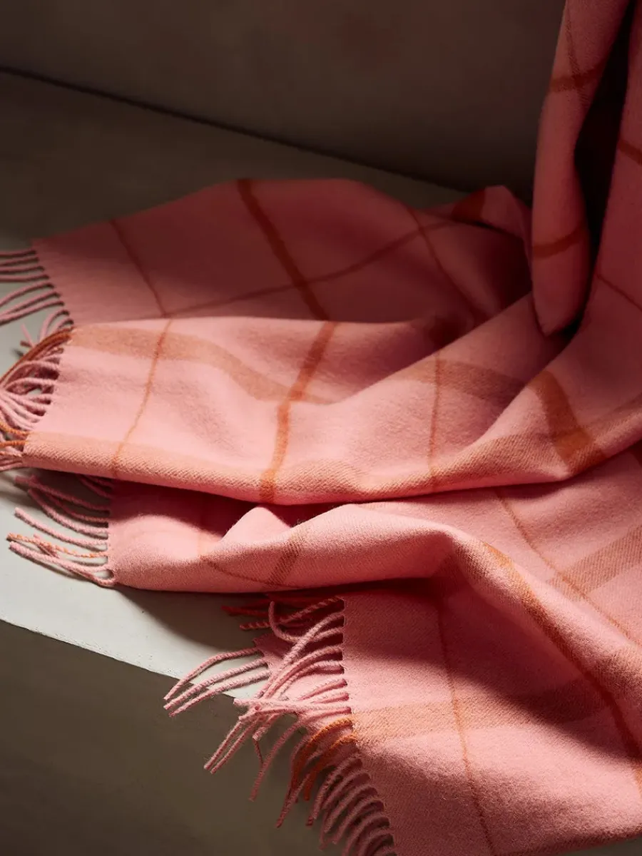Warp & Weft Plaid, coral/amber fra<Silkeborg Uldspinderi New