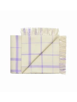 Warp & Weft Plaid, raw white/lilac fra<Silkeborg Uldspinderi Hot
