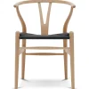 Y-stol CH24, Bøg olie med sort flet af Hans J. Wegner<Carl Hansen & Søn Online