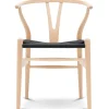Y-stol CH24, Bøg sæbe med sort flet af Hans J. Wegner<Carl Hansen & Søn Outlet