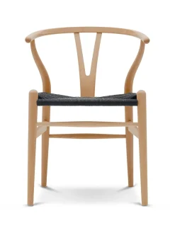 Y-stol CH24, Bøg sæbe med sort flet af Hans J. Wegner<Carl Hansen & Søn Outlet