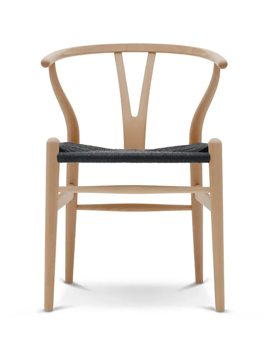 Y-stol CH24, Bøg sæbe med sort flet af Hans J. Wegner<Carl Hansen & Søn Outlet