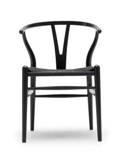 Y-stol CH24, Eg hvidolie med sort flet af Hans J. Wegner<Carl Hansen & Søn Hot