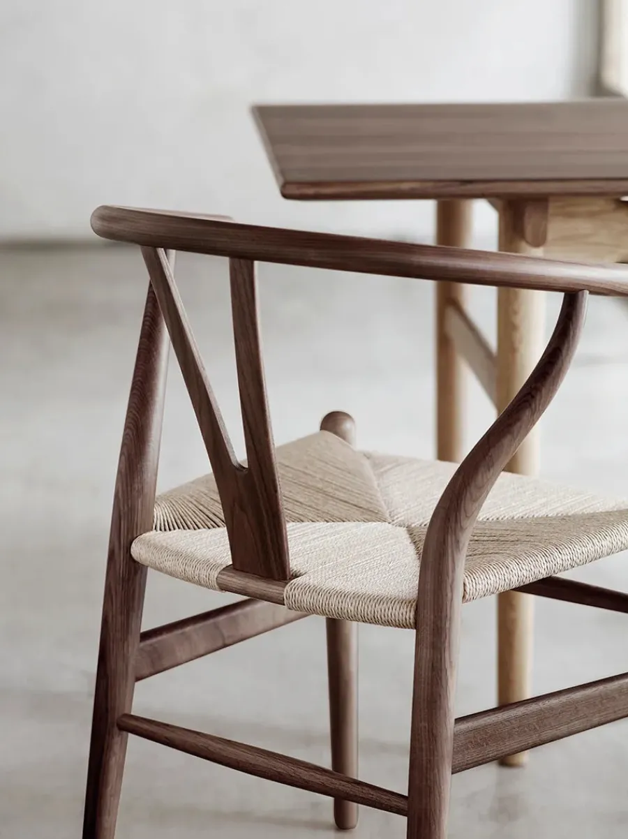 Y-stol CH24, Eg lak af Hans J. Wegner<Carl Hansen & Søn Clearance