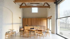 Y-stol CH24, eg olie af Hans J. Wegner<Carl Hansen & Søn Clearance