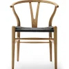 Y-stol CH24, eg olie med sort flet af Hans J. Wegner<Carl Hansen & Søn Clearance