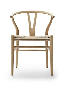 Y-stol CH24, Eg røget olie af Hans J. Wegner<Carl Hansen & Søn Outlet