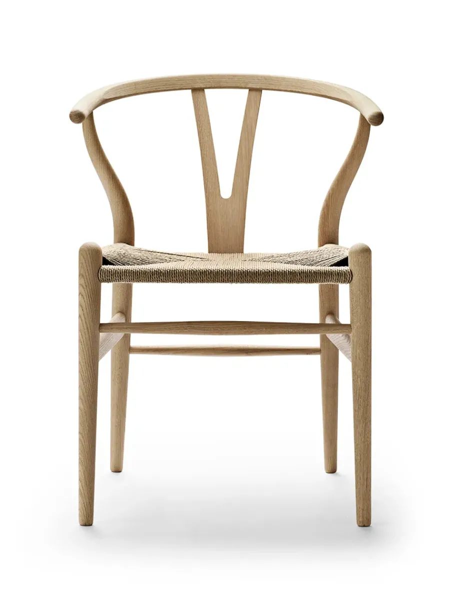 Y-stol CH24, Eg røget olie af Hans J. Wegner<Carl Hansen & Søn Outlet