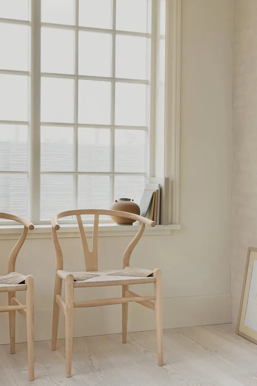 Y-stol CH24, Eg røget olie af Hans J. Wegner<Carl Hansen & Søn Outlet