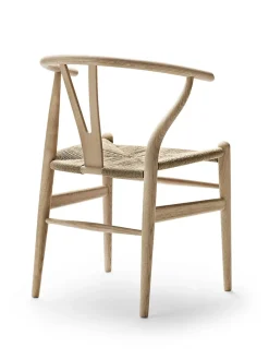 Y-stol CH24, Eg røget olie af Hans J. Wegner<Carl Hansen & Søn Outlet