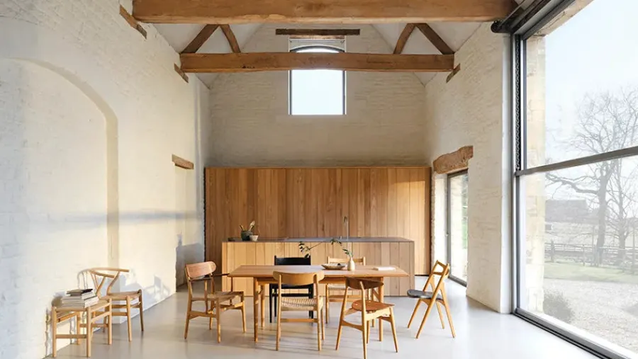 Y-stol CH24, Eg røget olie af Hans J. Wegner<Carl Hansen & Søn Outlet