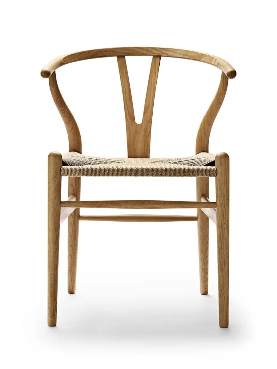 Y-stol CH24, Eg røget olie af Hans J. Wegner<Carl Hansen & Søn Outlet