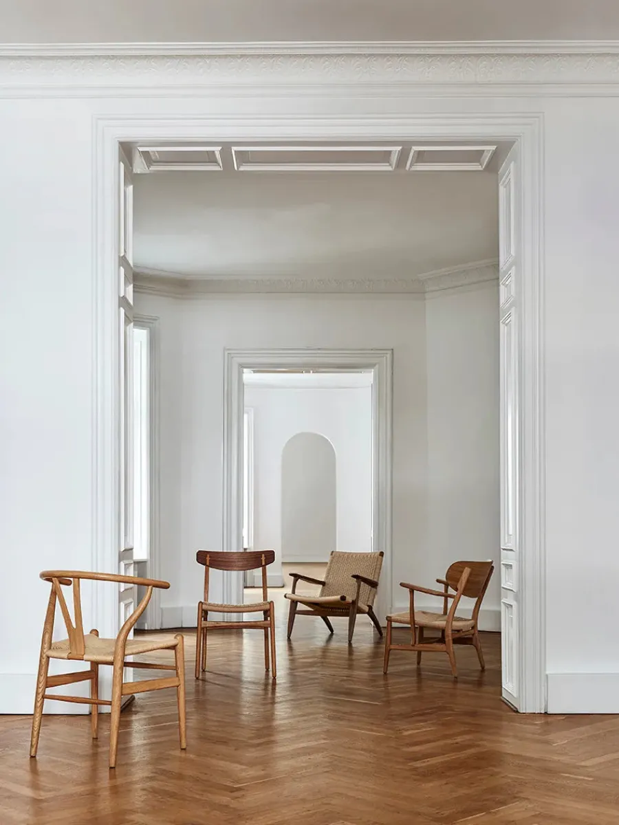 Y-stol CH24, Eg røget olie af Hans J. Wegner<Carl Hansen & Søn Outlet