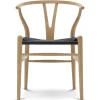 Y-stol CH24, Eg sæbe med sort flet af Hans J. Wegner<Carl Hansen & Søn