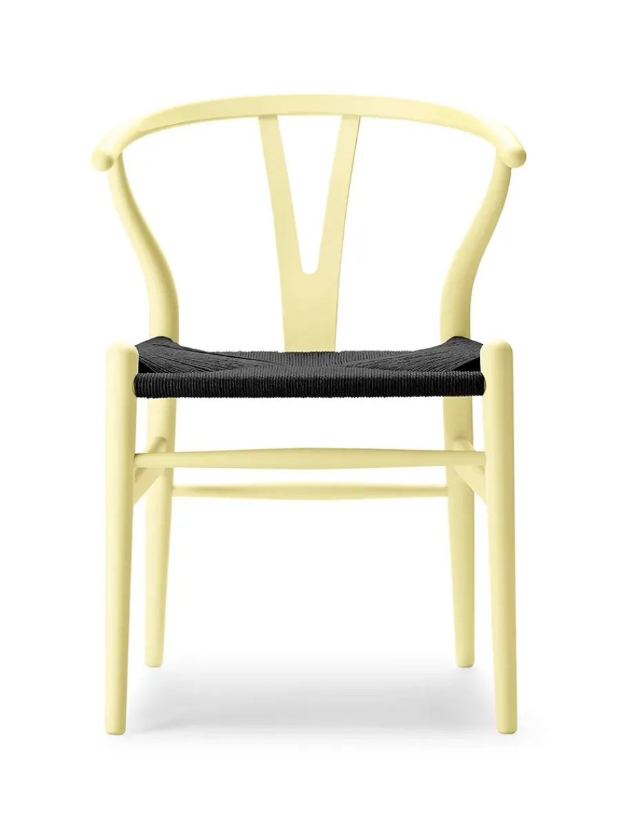 Y-stol CH24 Soft Blue med sort flet af Hans J. Wegner<Carl Hansen & Søn