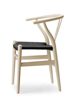 Y-stol CH24 Soft Clay med sort flet af Hans J. Wegner<Carl Hansen & Søn Clearance