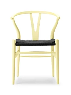 Y-stol CH24 Soft Green med sort flet af Hans J. Wegner<Carl Hansen & Søn Outlet