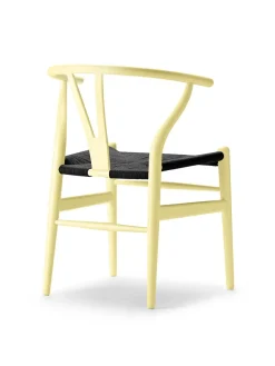 Y-stol CH24 Soft Green med sort flet af Hans J. Wegner<Carl Hansen & Søn Outlet