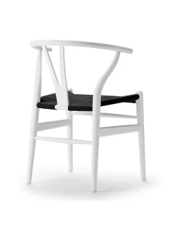 Y-stol CH24 Soft Green med sort flet af Hans J. Wegner<Carl Hansen & Søn Outlet