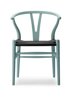Y-stol CH24 Soft Green med sort flet af Hans J. Wegner<Carl Hansen & Søn Outlet