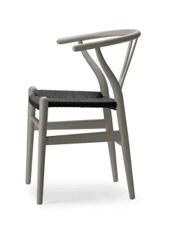 Y-stol CH24 Soft Natural White med sort flet af Hans J. Wegner<Carl Hansen & Søn Clearance