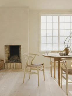 Y-stol CH24 Soft Orange Red af Hans J. Wegner<Carl Hansen & Søn