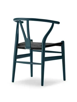 Y-stol CH24 Soft Silver Grey med sort flet af Hans J. Wegner<Carl Hansen & Søn Online