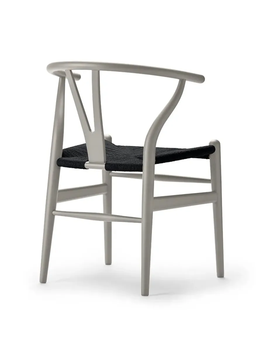 Y-stol CH24 Soft Silver Grey med sort flet af Hans J. Wegner<Carl Hansen & Søn Online