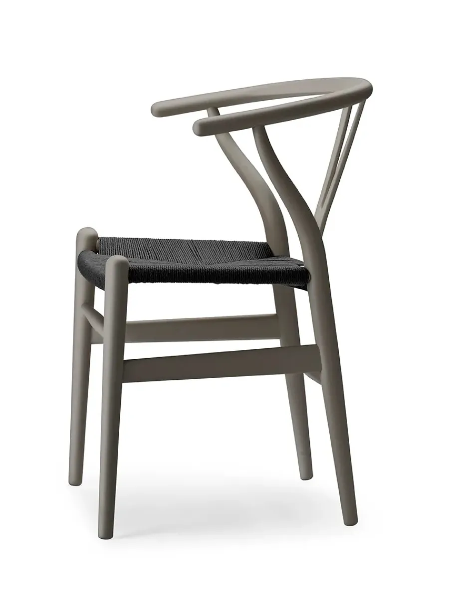 Y-stol CH24 Soft Silver Grey med sort flet af Hans J. Wegner<Carl Hansen & Søn Online