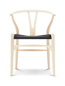 Y-stol CH24, sort ask med sort flet af Hans J. Wegner<Carl Hansen & Søn Discount