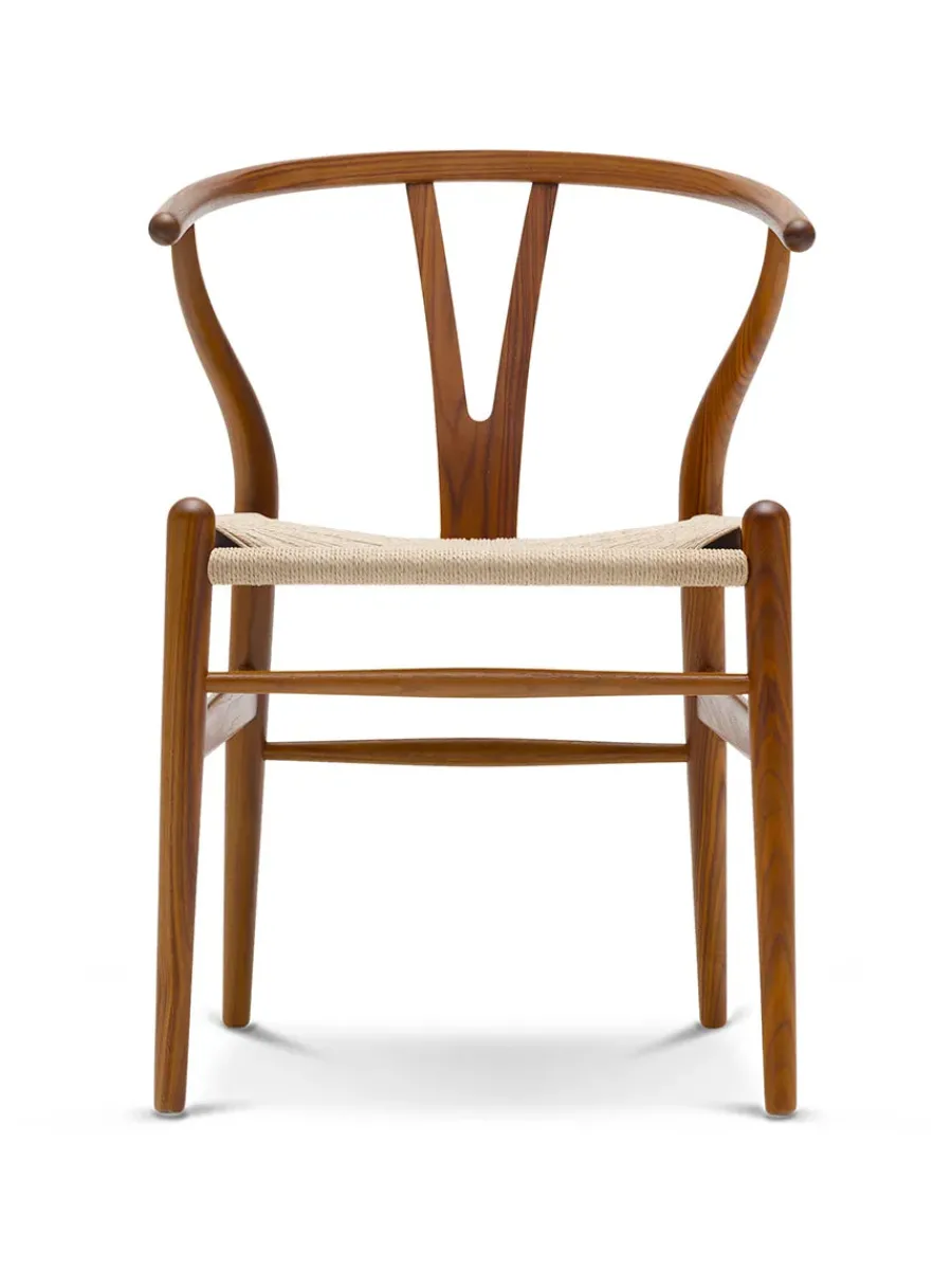 Y-stol CH24, Valnød lak af Hans J. Wegner<Carl Hansen & Søn Online