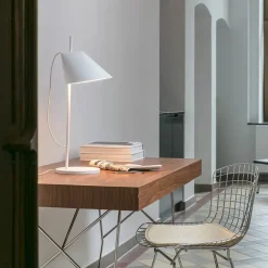 Yuh bordlampe fra<Louis Poulsen Clearance