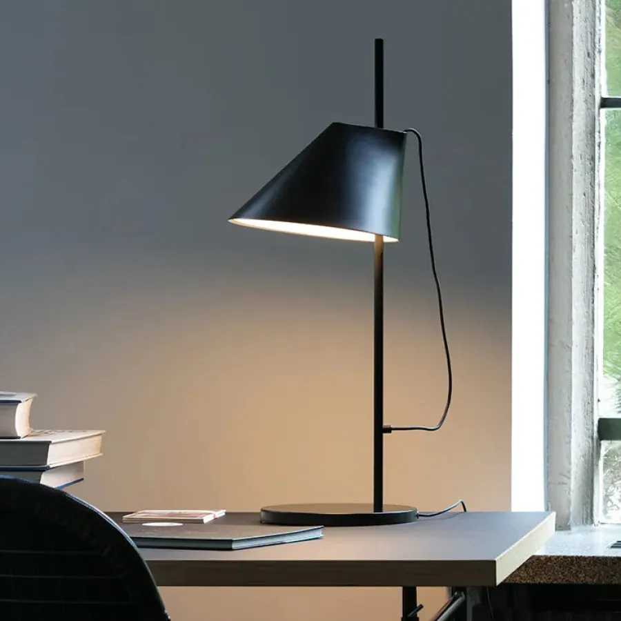 Yuh bordlampe fra<Louis Poulsen Clearance